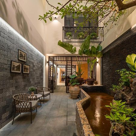 Le Parfum Apartment And Hotel Ханой Екстериор снимка