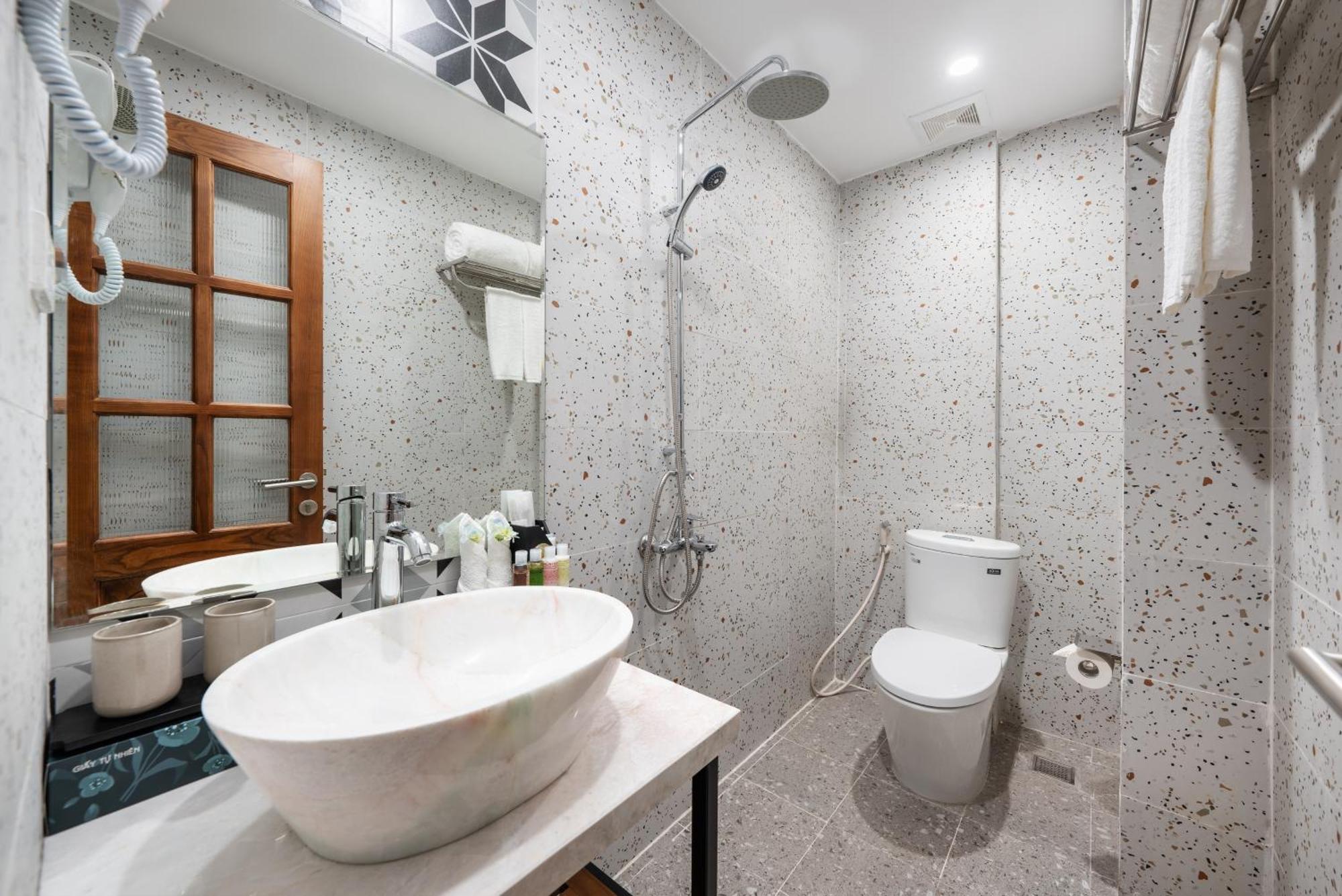 Le Parfum Apartment And Hotel Ханой Екстериор снимка